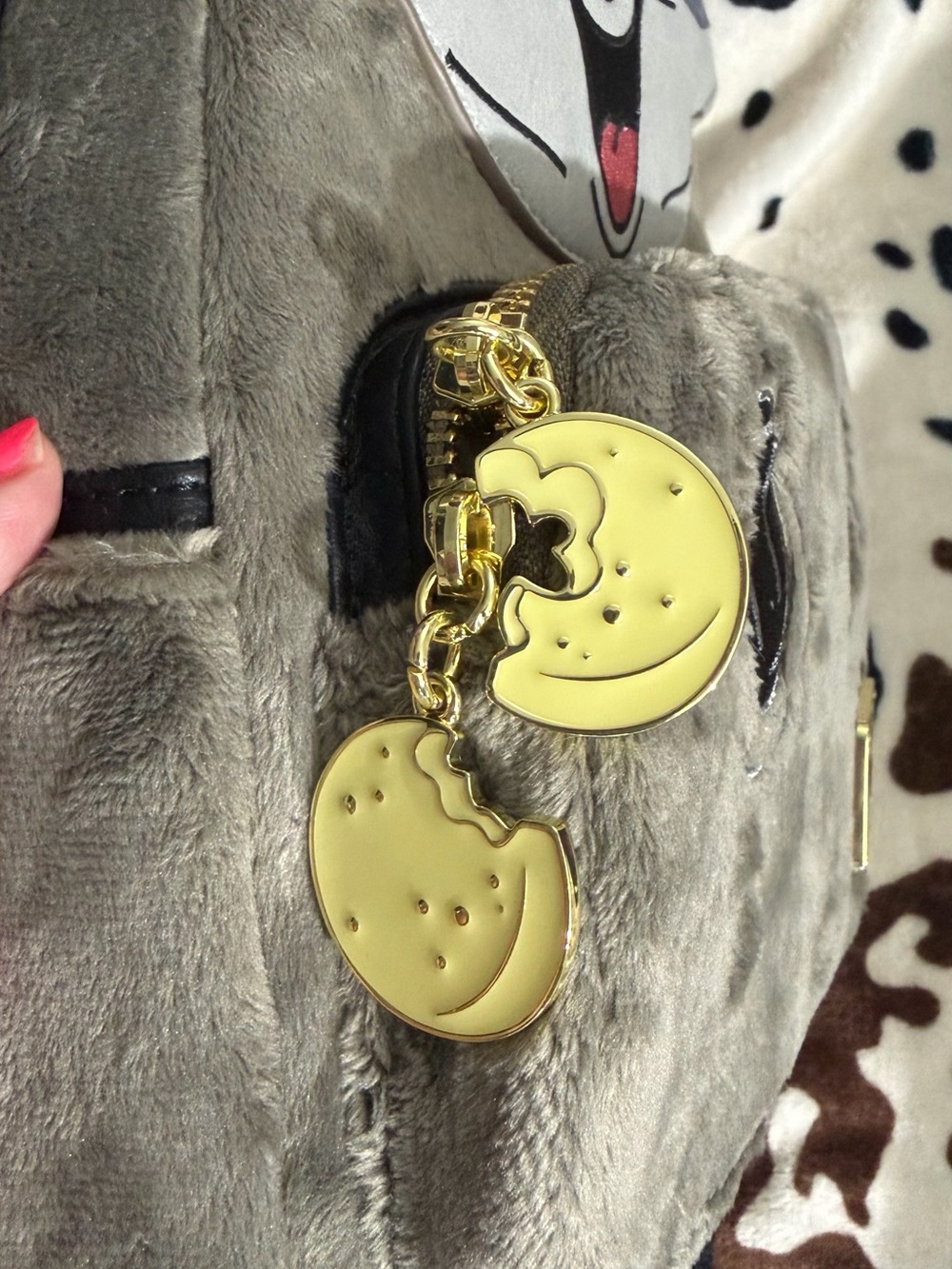 Disney Plush Gray Raccoon Kids Crossbody Bag - Picture 6 of 7